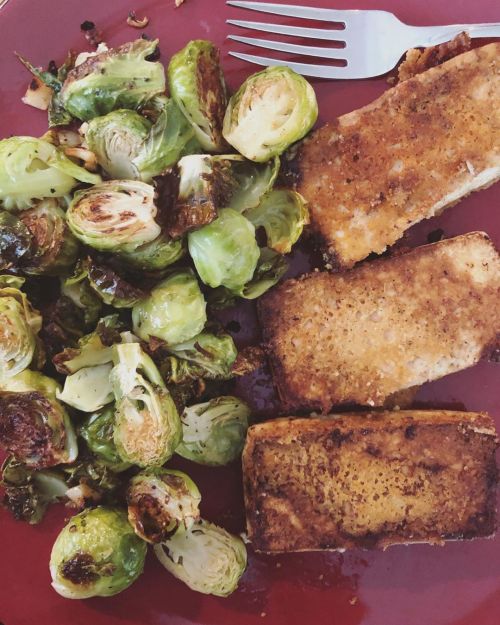 Tofu and Brussels sprouts is always a winning combo. Yum. #cooking #vegetarian #meatfree #dinner #fi