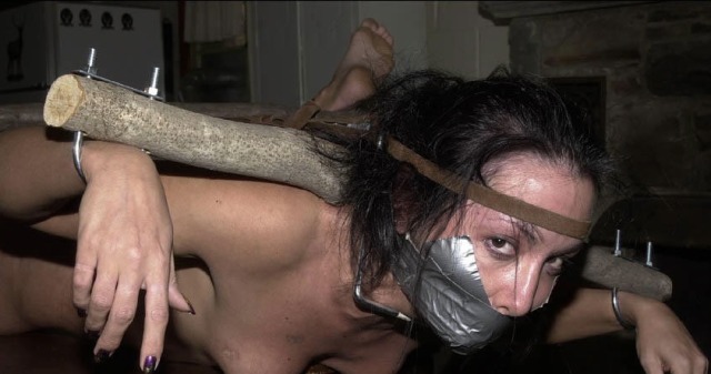 :The escape attempt failed. The hapless naked slave was forced to find the thickest,