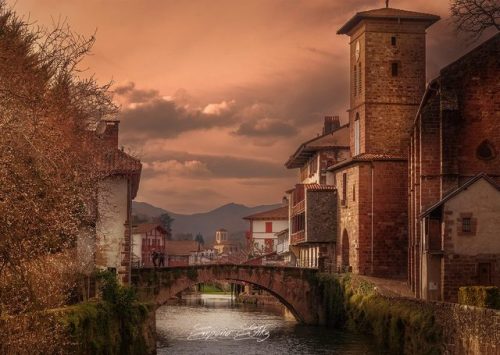  When one of my photos of Saint-Jean-Pied-De-Port become a watercolor painting! Congrat to the artis