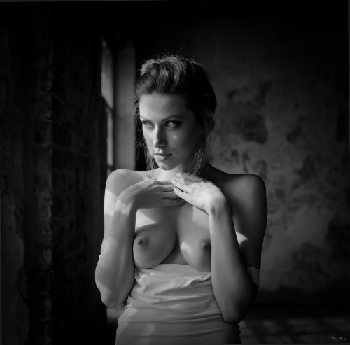 still beautiful:Olga Albertibest of erotic photography:www.radical-lingerie.com