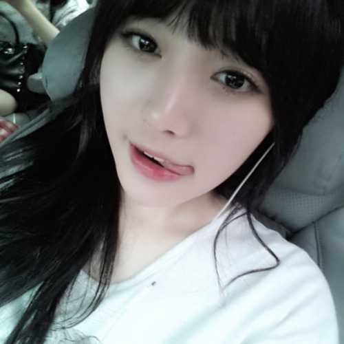 fygirlsday:130804 Twitter Update오늘도 울팬들 마니와서 짱조았어용♥.♥오늘은좀 쉬어야짓 이힛이힛힛힛핫도그~Source: Yura’s twitter