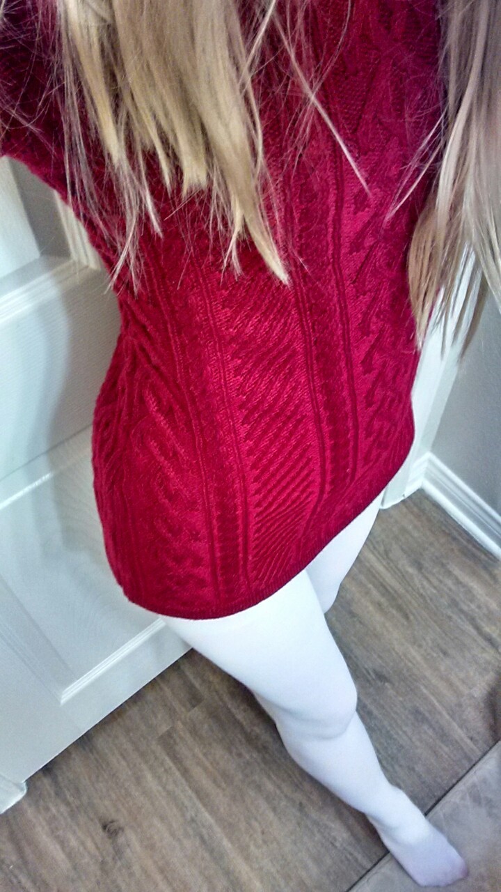 in-pantyhose:Hosebunny:  White tights selfies ;) and a new sweater from a follower!