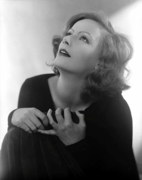 oldhollywoodcinema: Greta Garbo photographed by Edward Steichen (1928)