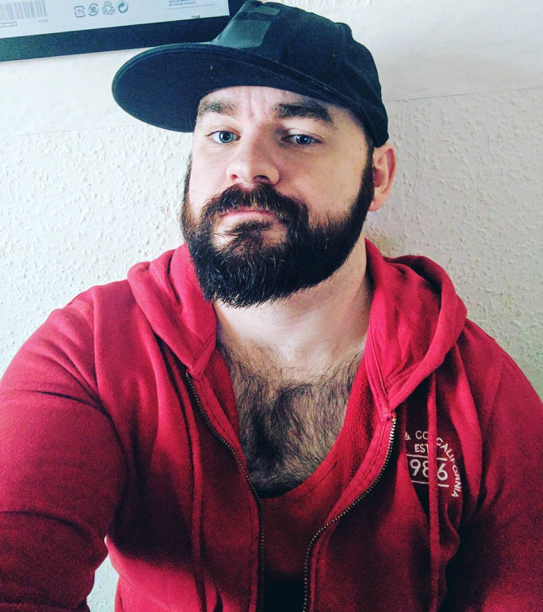 the-bearly-there:  Back to the gym for the first time this year. I’m gonna need