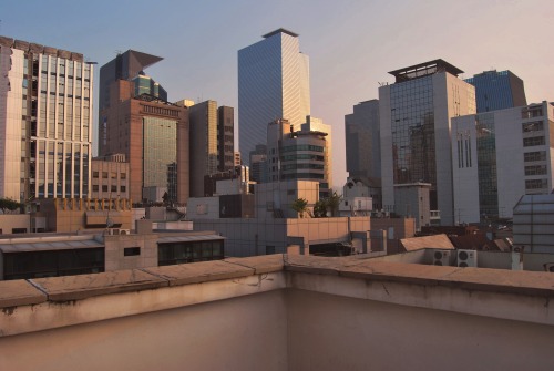 the-seoul-rolls: One advantage of working late: watching the sun set from the office rooftop.