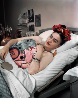 vintagegal:  Frida Kahlo photographed by