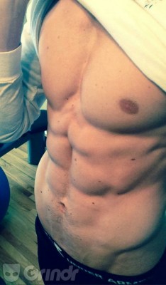 Undie-Fan-99:  Some More Local Eye Candy.   Fucking Hot Chest And Washboard Abs!