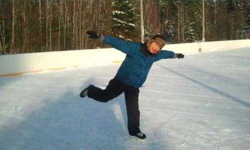 Japanese Astronaut Kimiya Yui tries ice-skating to get into the Olympic spirit (via @Astro_Kimiya)