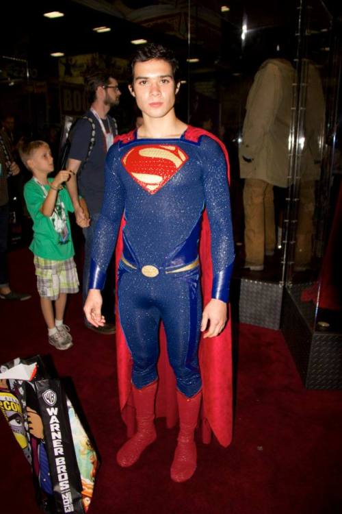 totallygaytotallycool:Another amazingly cute Superman.