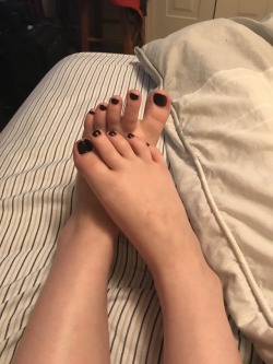 feet-cum-and-stuff:  cutelilcumcoveredfeet:  i painted my nails &amp; then daddy took pictures of me 😋  My girlfriend follow her