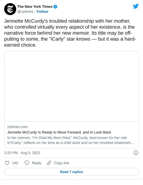 Jennette McCurdy's troubled relationship with her mother, who controlled virtually every aspect of her existence, is the narrative force behind her new memoir. Its title may be off-putting to some, the "iCarly" star knows — but it was a hard-earned choice. https://t.co/uxBZvTn5HU
— The New York Times (@nytimes) August 5, 2022