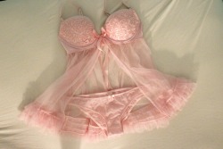 sissydonna:amarriedsissy:  i love the bra cups on this babydoll!  http://amarriedsissy.blogspot.com/  Where Boys Will Be Girls