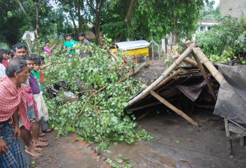 Tornado that lasted for a minute - strange weatherLast month, a strange weather pattern wreaked havo