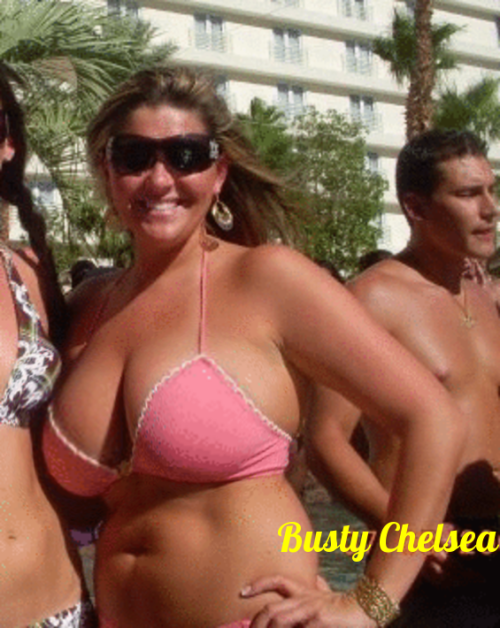 superdumbbimbos:Busty Chelsea Austin