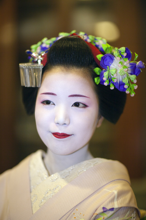 Bellflower kanzashiIn September kanzashi are modeled after the Chinese bellflower. It blooms in late