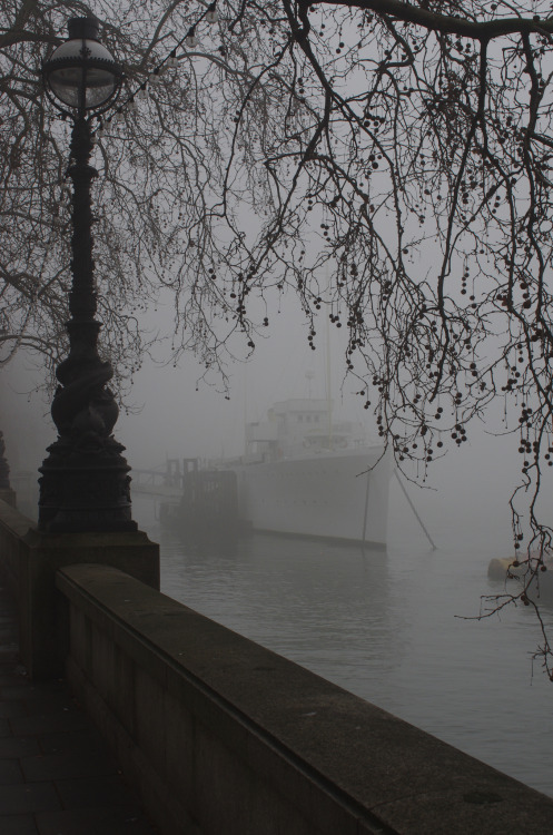 Ghost Ship - colour by Daniel Banham Via Flickr: Fog on the Thames this 8am morning - believe it or 