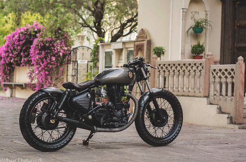 caferacerdesign:  Cafe Racer Design Source Royal Enfield Standard 350 @caferacerdesign