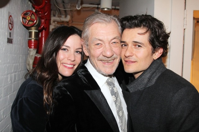 debb-befamouss:  (vía Orlando Bloom y Luke Evans visitan a Ian McKellen en Bway!