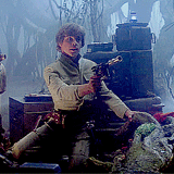 marthajefferson:  In A New Hope, Luke’s all-white clothes make a stark contrast