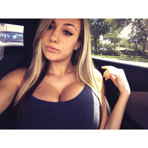 bigtitsandhotchicks:  Big Tits and Hot Chicks