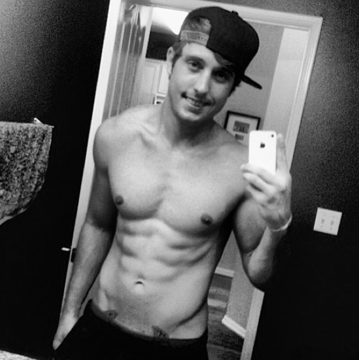 male-celebs-naked:  Sawyer Hartman.