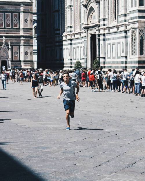 Its alright mate no rush im here.. My favourite game.. tourist watching #florence #firenze #italy #i