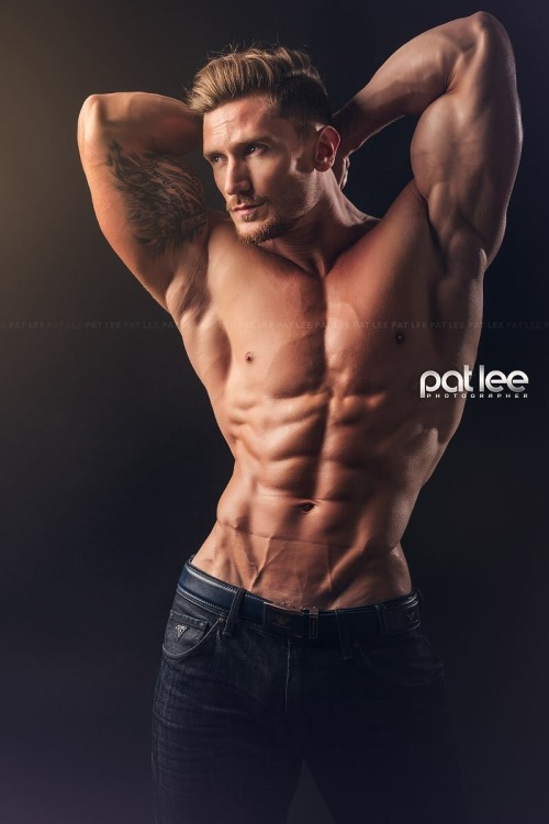 jivvii:  Paul Dodz by Pat Lee