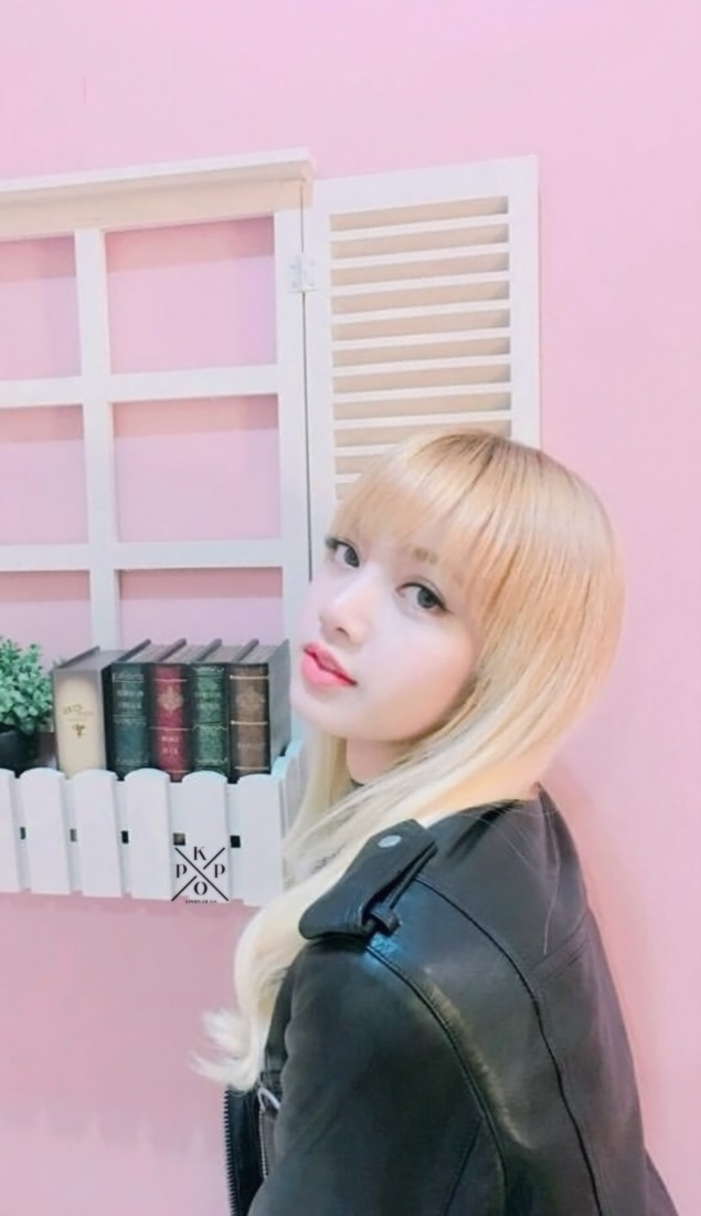aplus-edits: lalisa; girlfriend material   like/reblog or @jonqsdae    