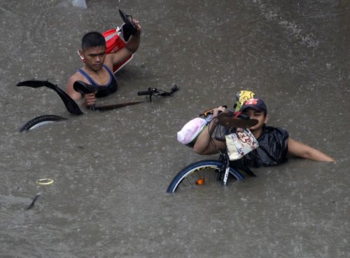 neil-gaiman: kellysue: girlslikecarsandmonet: Manila submerged. Please signal boost, along with the 