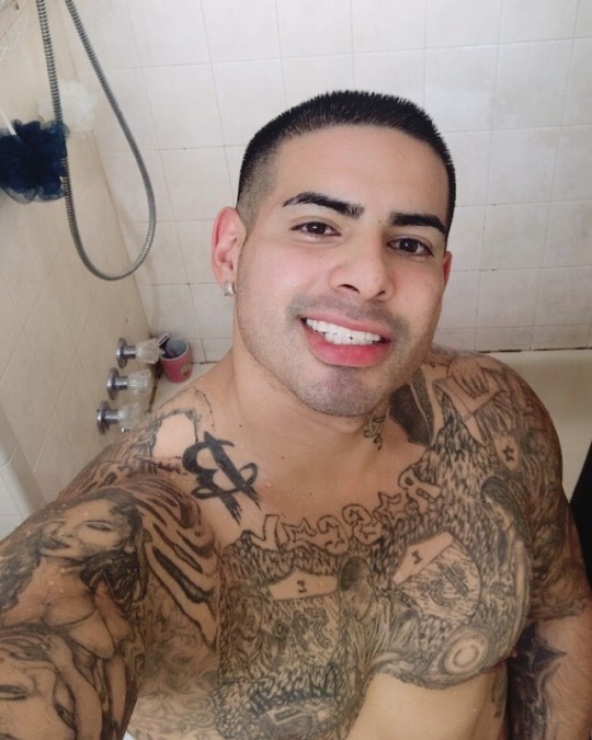 betosback: xitschulosx:  i wish i could have his D so bad! idk if this really him but fuckit i’ll take it! 😋  NEW BLOG! https://twitter.com/betomartinez18 betomartinez2008@gmail.com Beto’s Corner  https://betosback.tumblr.com/ 