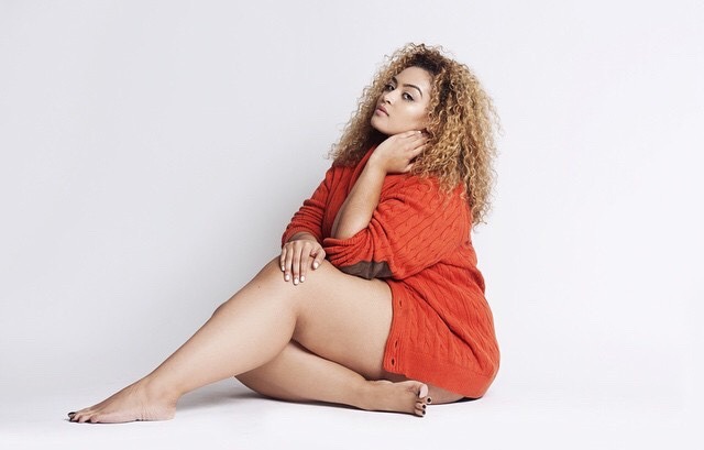 italiankong:  Gorgeous Desiree Jenkins. Eyes and thighs and all good.