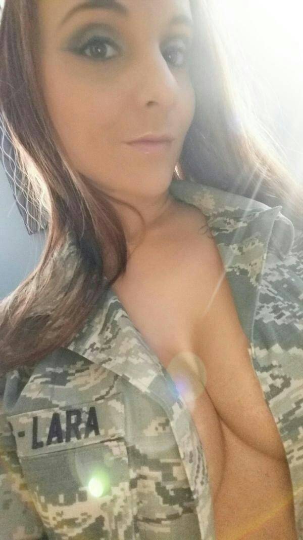 misc-pleasures:  babesbeerandbud:  Army strong.   whoaâ€¦nice. Â Armyâ€¦that