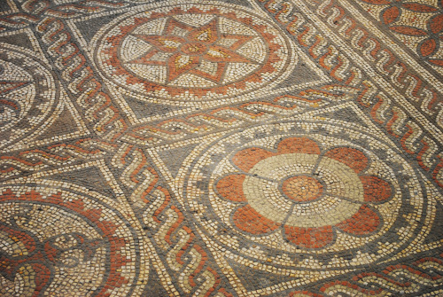 coolartonline: ancientart: Shown here is a Roman floor mosaic from one of Verulamium’s gr