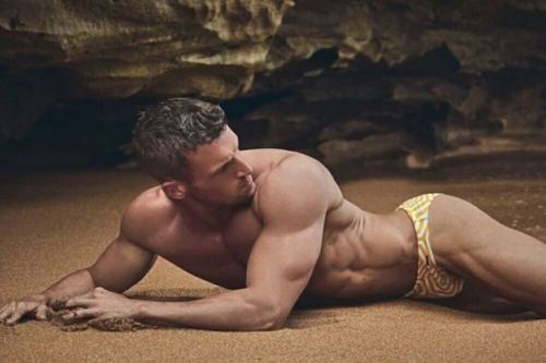 underwunder:  latinman4u:  peterc5457:  #PictureOfTheDay  Hot!  Over 40000 posts and counting. Follow me @underwunder