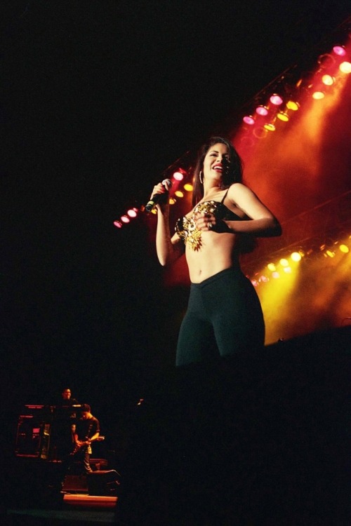 alwaysremembered:Selena Quintanilla in Monterrey, Nuevo León, Mexico. (1994)