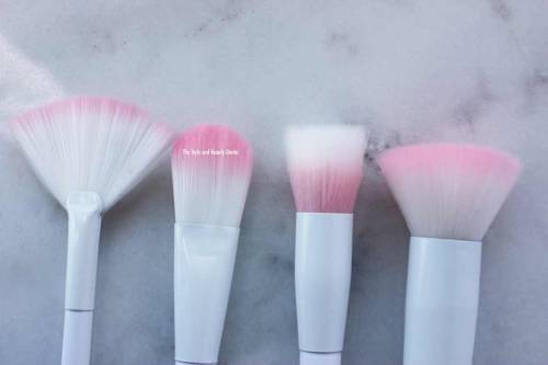 lumipang:  Wet ‘n Wild makeup brushes, photos by thestyleandbeautydoctor   these r so cute !!