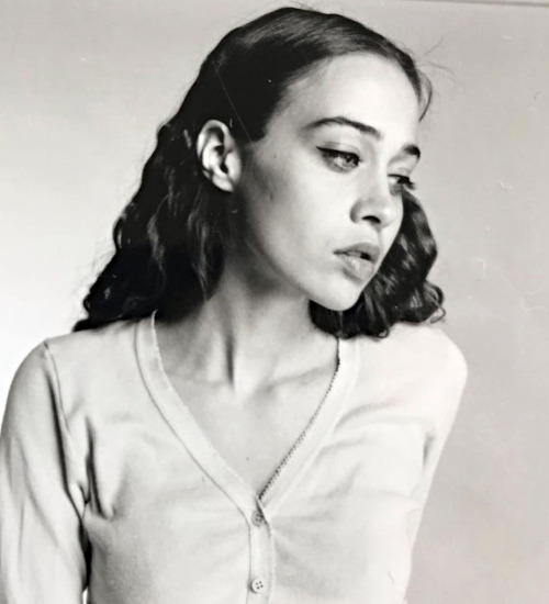 Fiona Apple photographed by Spiros Politis for Altitude Magazine, 1997 (x)