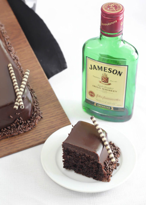 gastrogirl:  gentlemen’s chocolate whiskey cake.