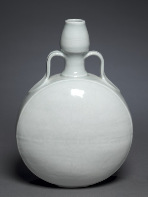 Gourd Flask with Floral Medallion, 1403-1424, Cleveland Museum of Art: Chinese ArtSize: Overall: 28.