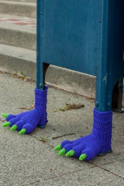 slowartday:  Monster feet crochet bombs in San Mateo, California    good to know someone&rsquo;s helping the mailboxen keep their feets warm