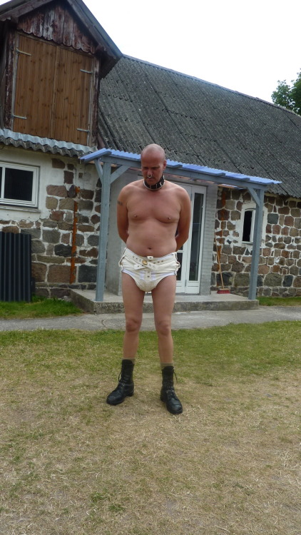 slavedix: jockpig:  slavedix:  slave in its outfit for the night: buttplug, diaper and fixation  per