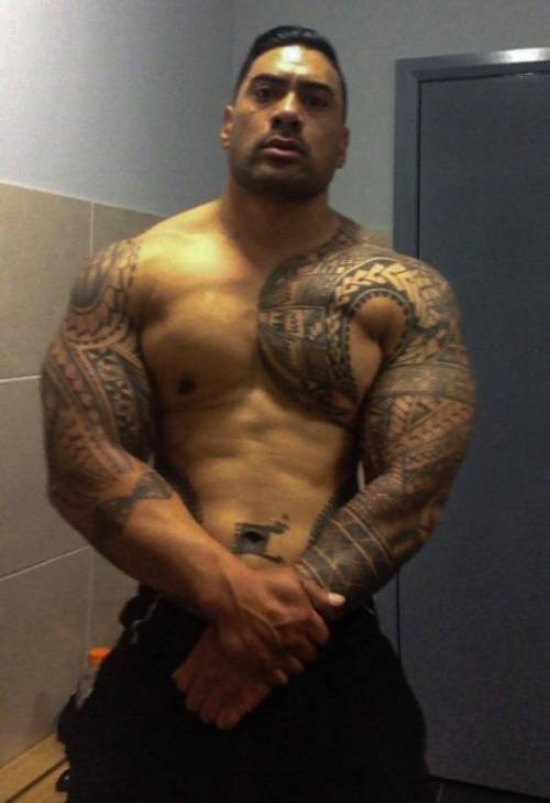 keahimakua:  just think how good he would look completely nekkid 