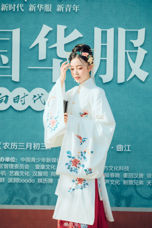 New 2019 modern Hanfu by @司南阁汉服 ​​​​