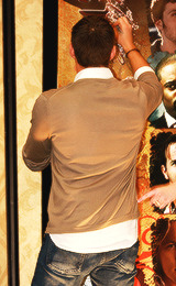 jensackles: ‘why am i so attracted to your back?’ - the photoset (x;x) 