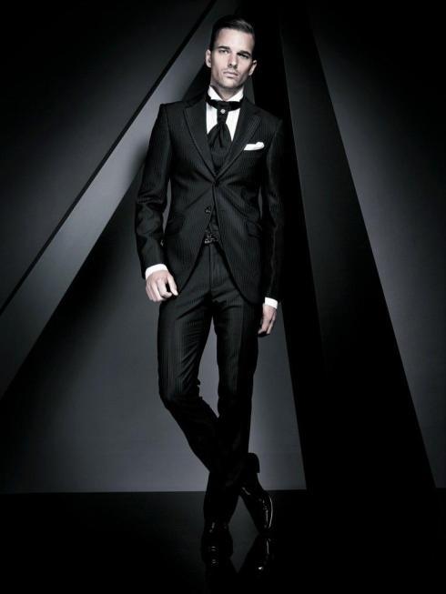 androgynous-gentlewoman:  WHY DO THEIR OUTFITS LOOK SO DAMN GOOD?!?!  Z taką kamizelką.