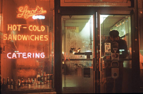 20aliens:USA. NYC. Winter night in a bar. 1985Ferdinando Scianna