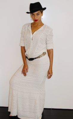 life-of-beyonce:   outfits and their matching close ups. 