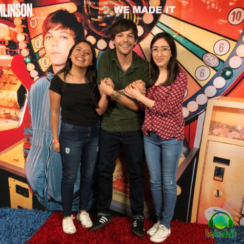 Louis with fans in Mexico - 11/11