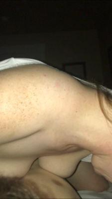 ldshotwife:  I love feeling my breasts pressed