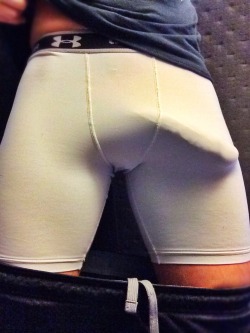 iahlah:  An old favorite… white Under Armour 9-inch inseam compression shorts. Perfect under a short pair of running shorts during leg day ;)